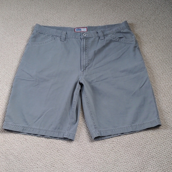 Old Navy Cargo Shorts Size 42 - Picture 1 of 5
